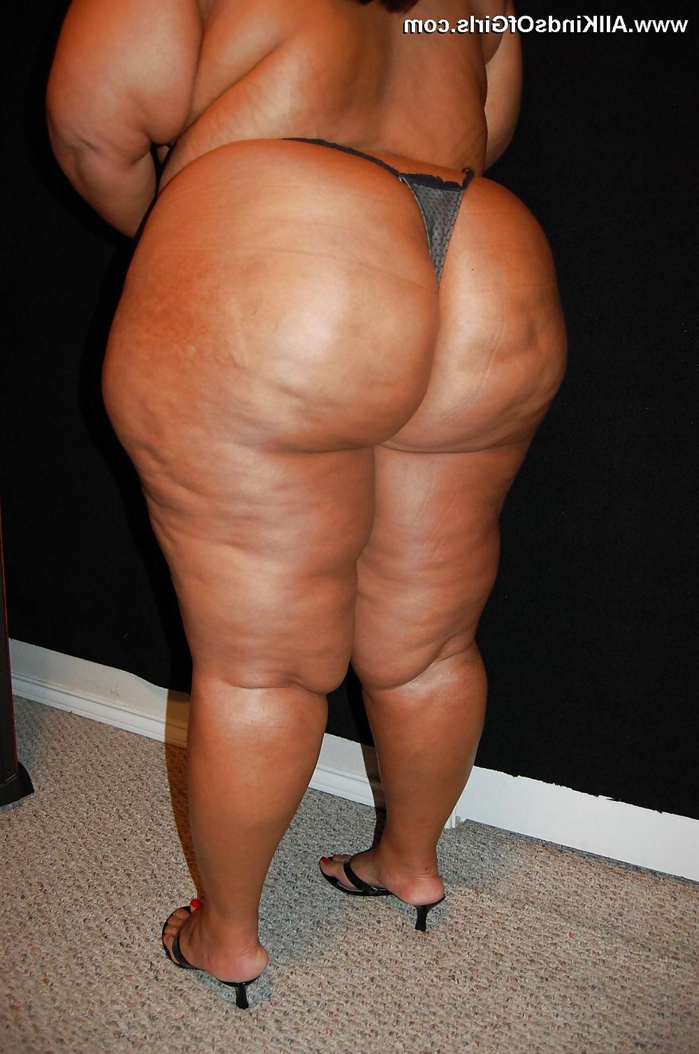 15P Rosa Martinez huge booty