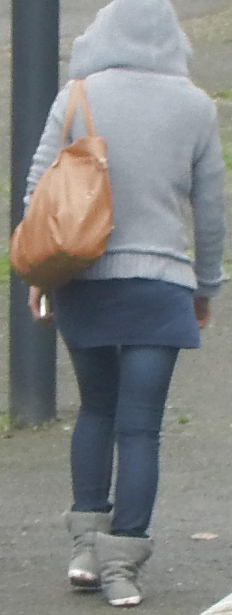 25P Girls in the street - filles dans la rue