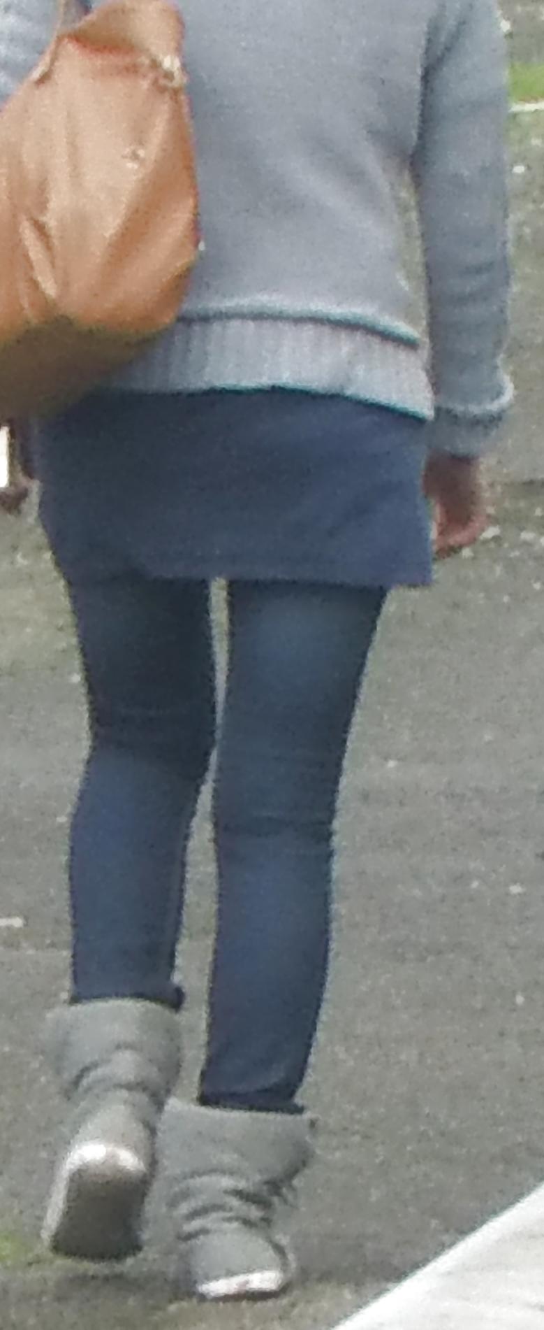 25P Girls in the street - filles dans la rue