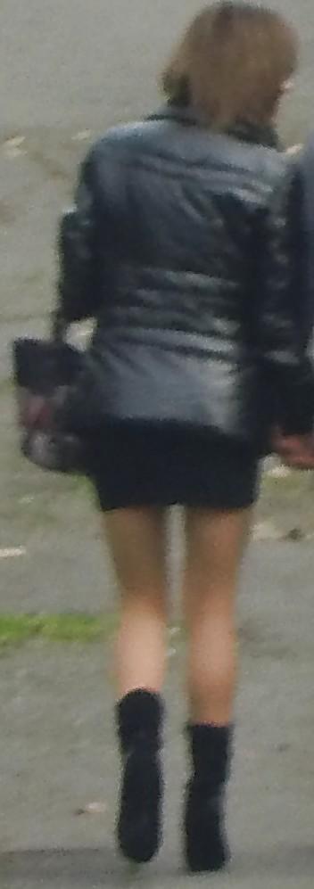 25P Girls in the street - filles dans la rue