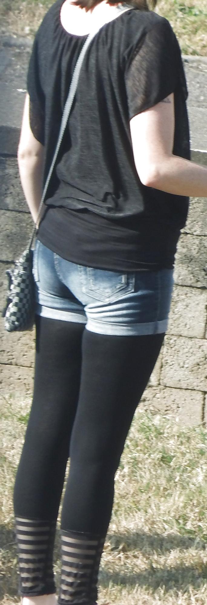 25P Girls in the street - filles dans la rue