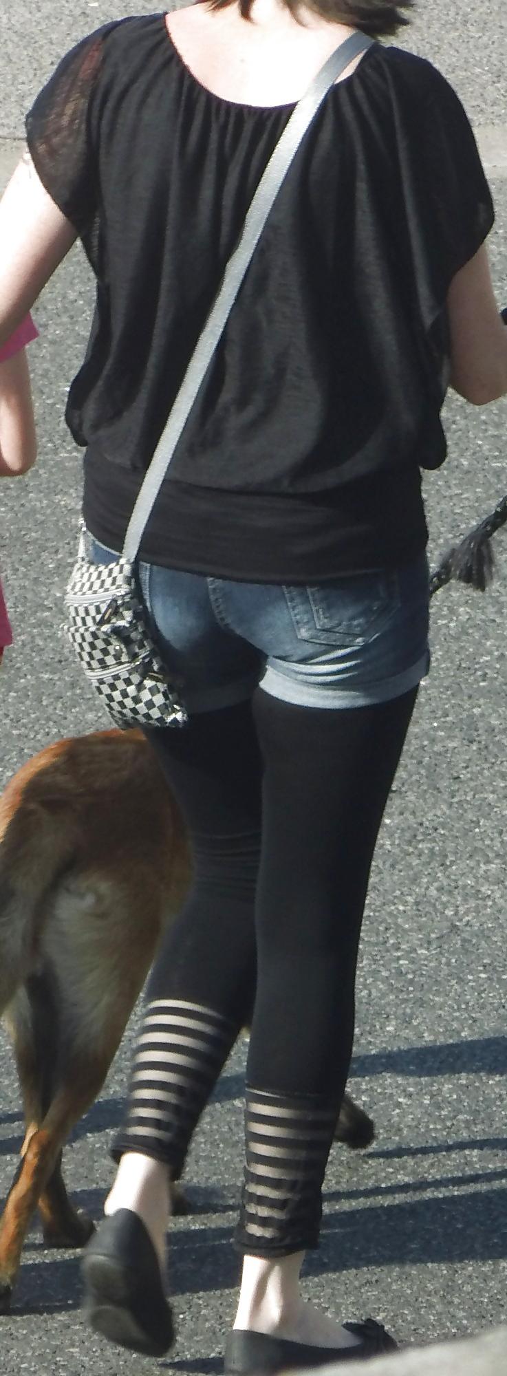 25P Girls in the street - filles dans la rue