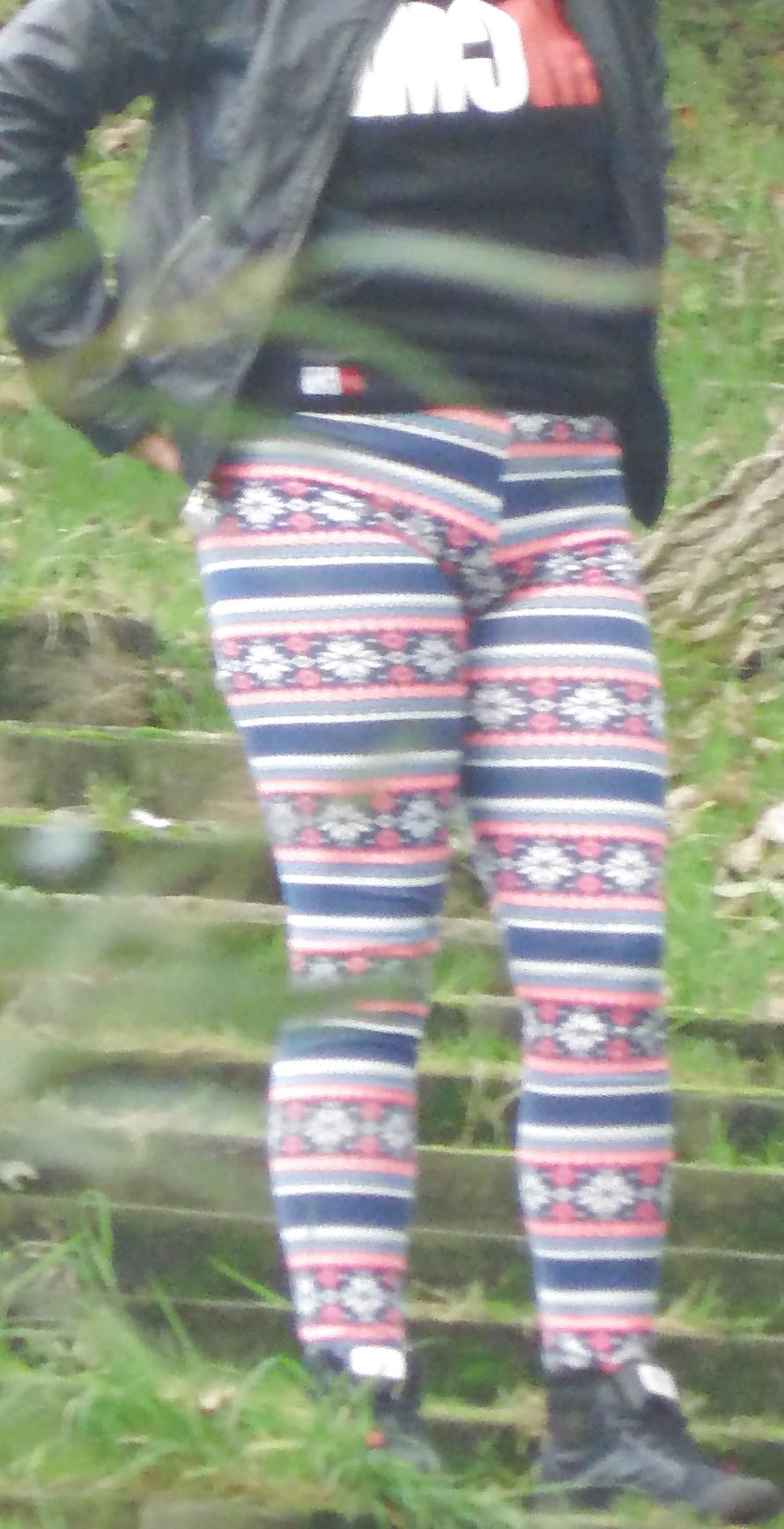 25P Girls in the street - filles dans la rue