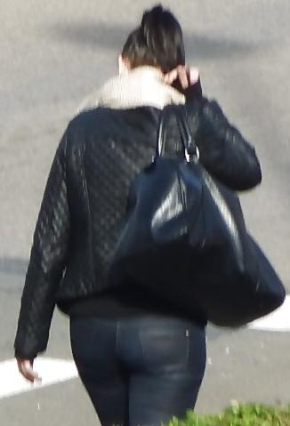 25P Girls in the street - filles dans la rue