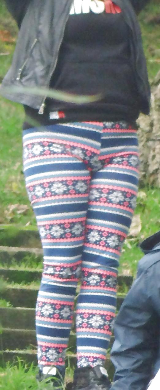 25P Girls in the street - filles dans la rue