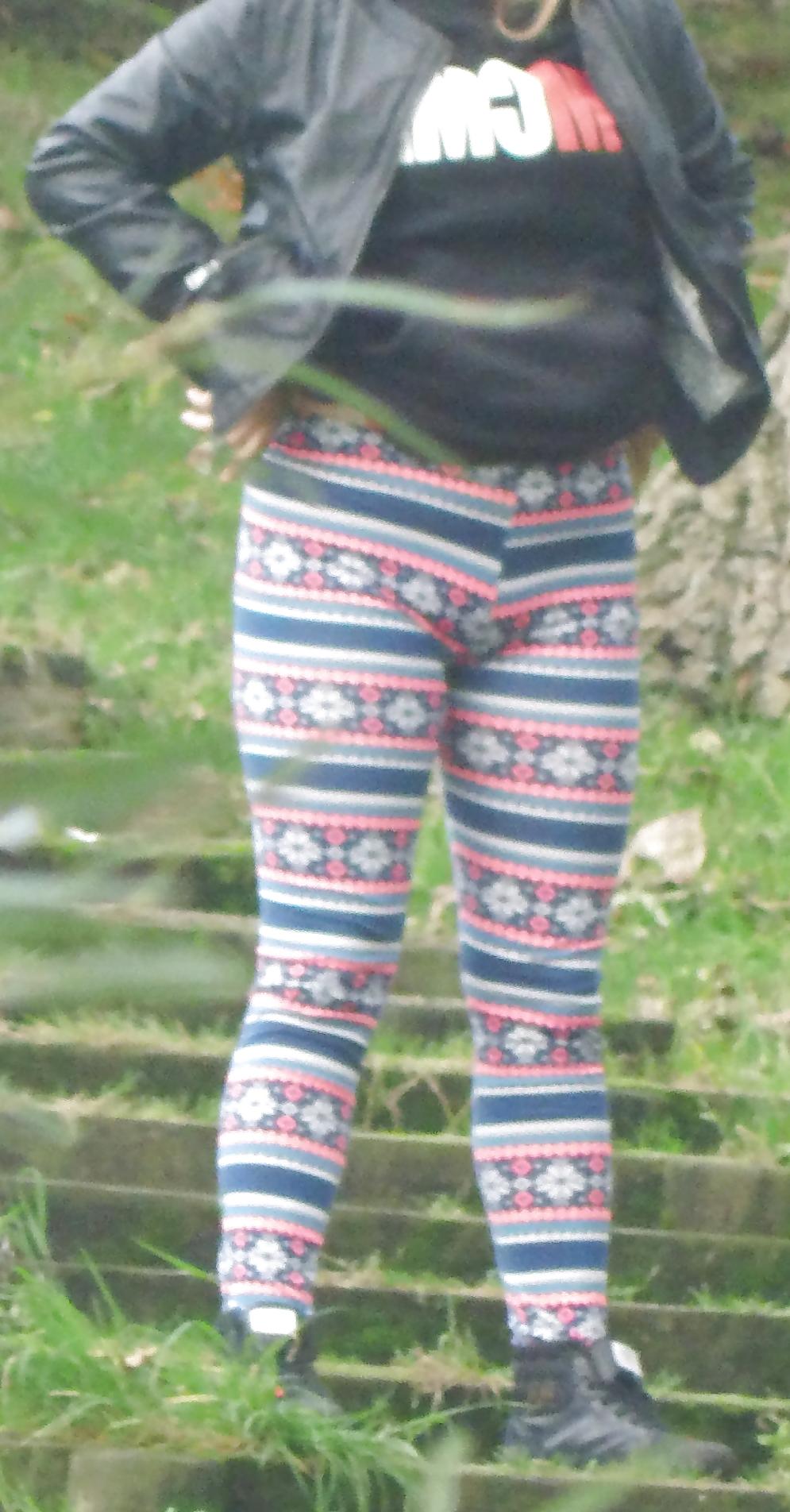 25P Girls in the street - filles dans la rue