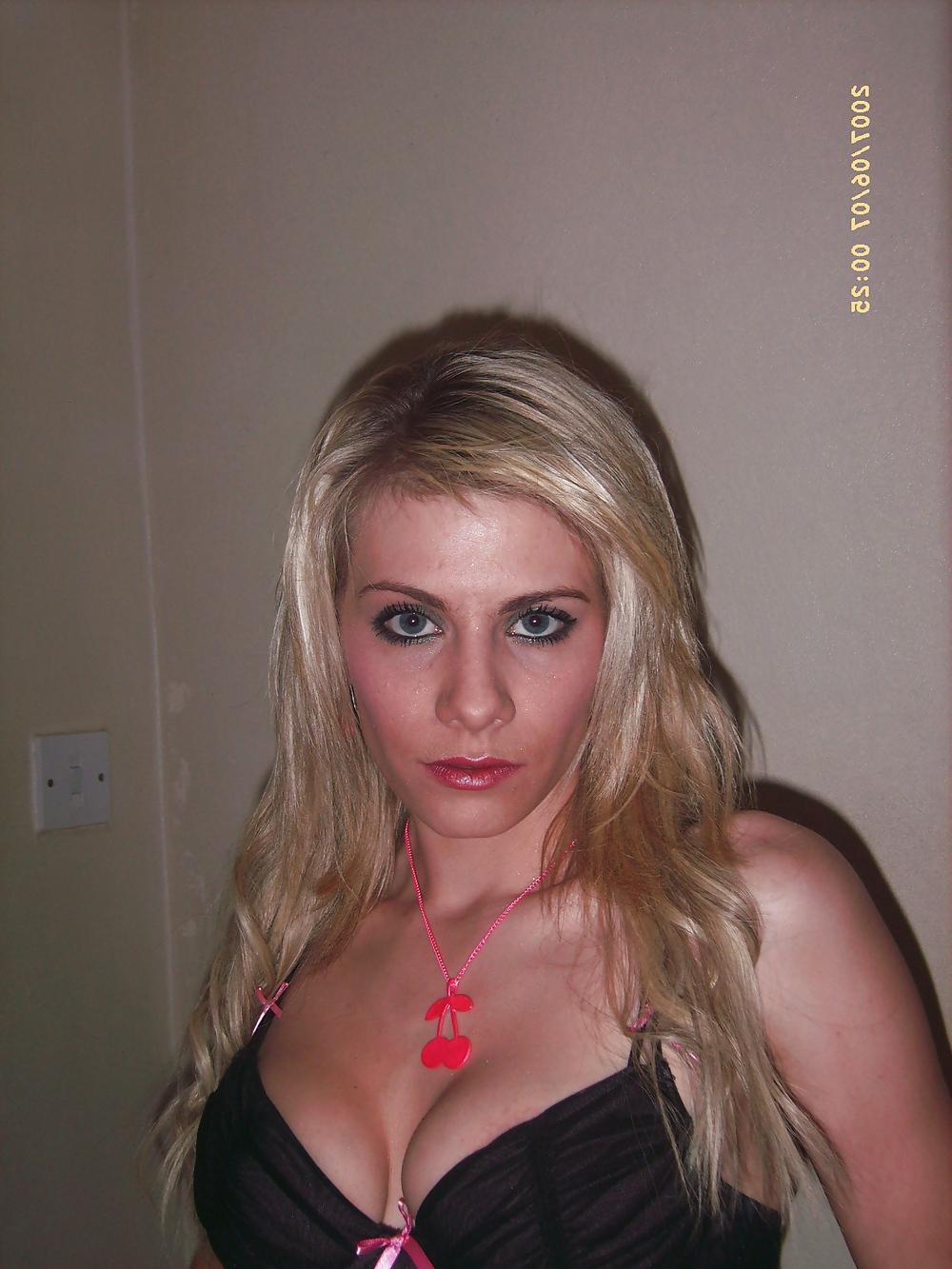25P Cute emo chick