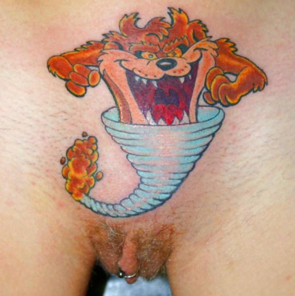 20P Pierced & Tatooed Pussy 01