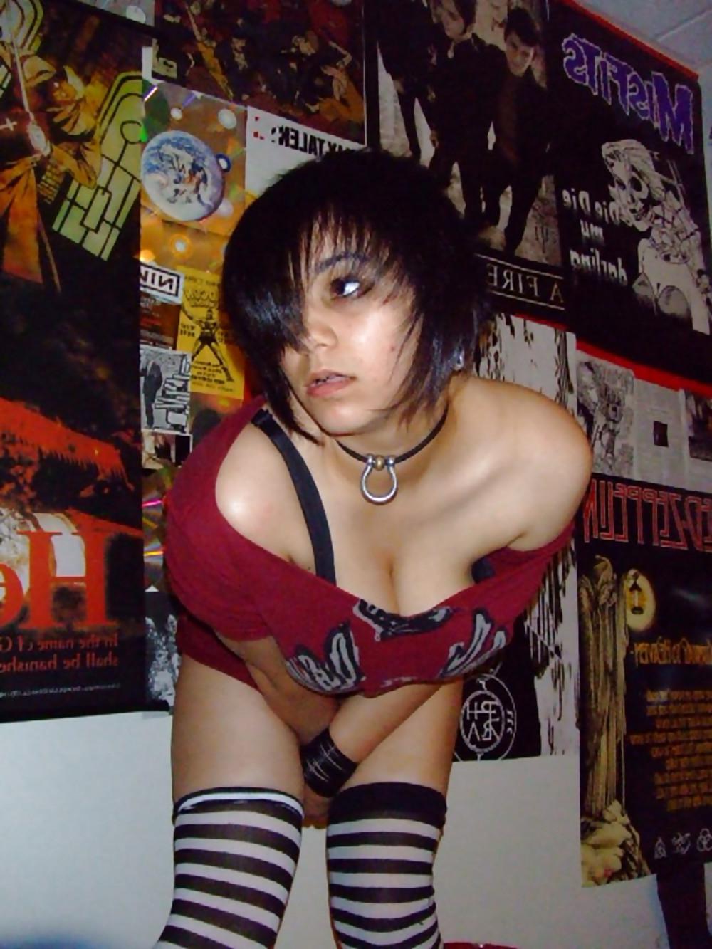 25P Busty Emo Babe
