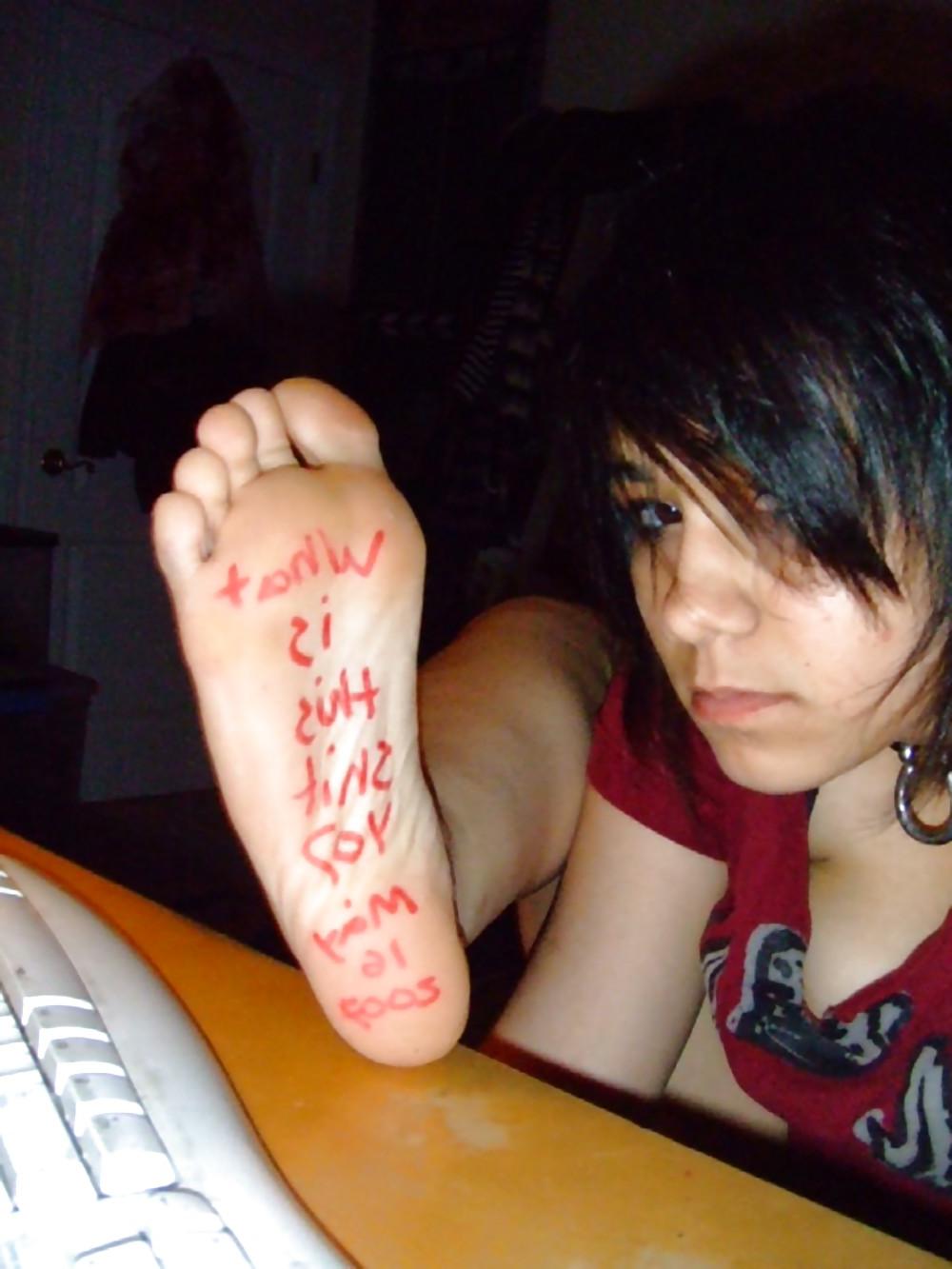 25P Busty Emo Babe