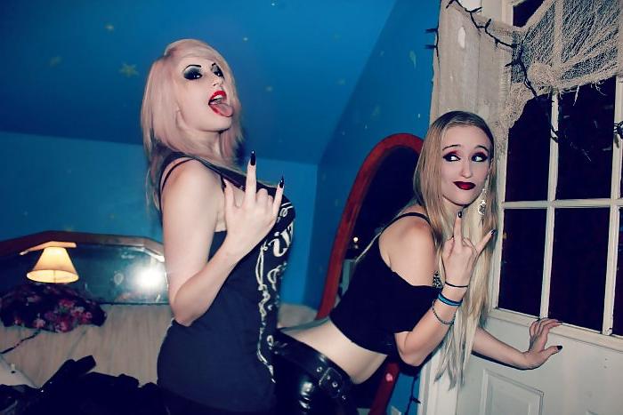 25P Facebook Emo Gothic Scene Girl Selfies