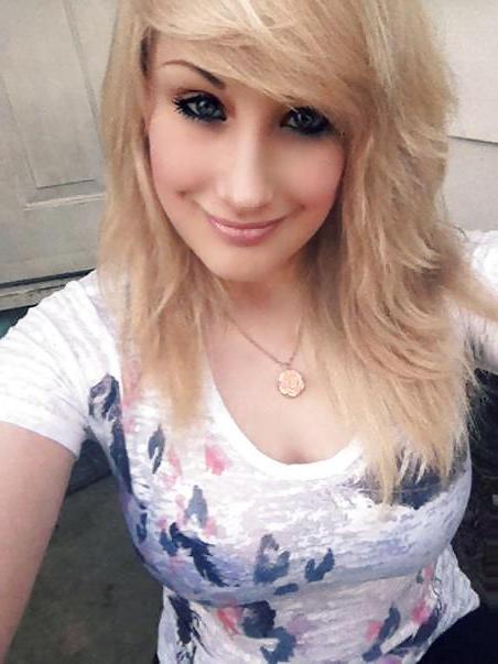 25P Facebook Emo Gothic Scene Girl Selfies