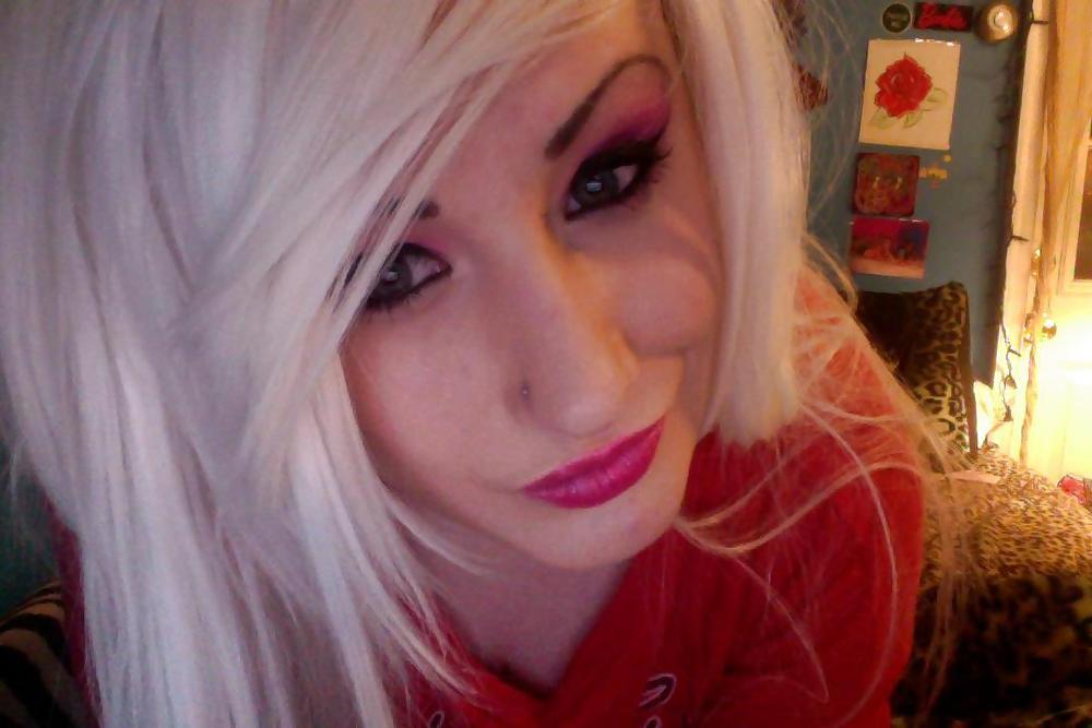 25P Facebook Emo Gothic Scene Girl Selfies