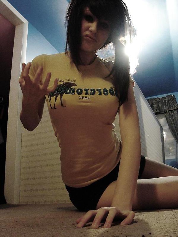 25P Facebook Emo Gothic Scene Girl Selfies