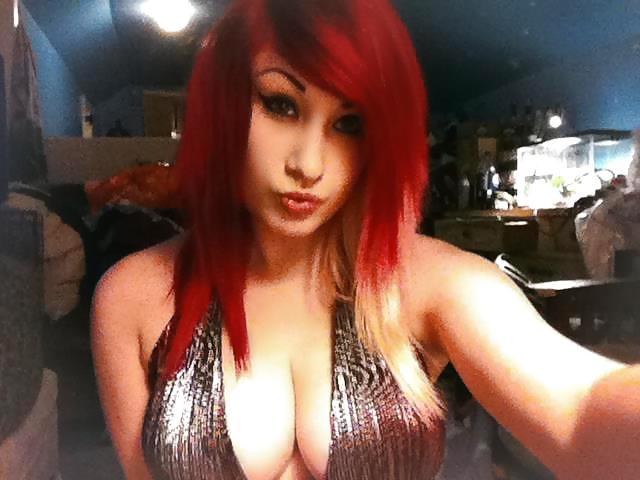 25P Facebook Emo Gothic Scene Girl Selfies