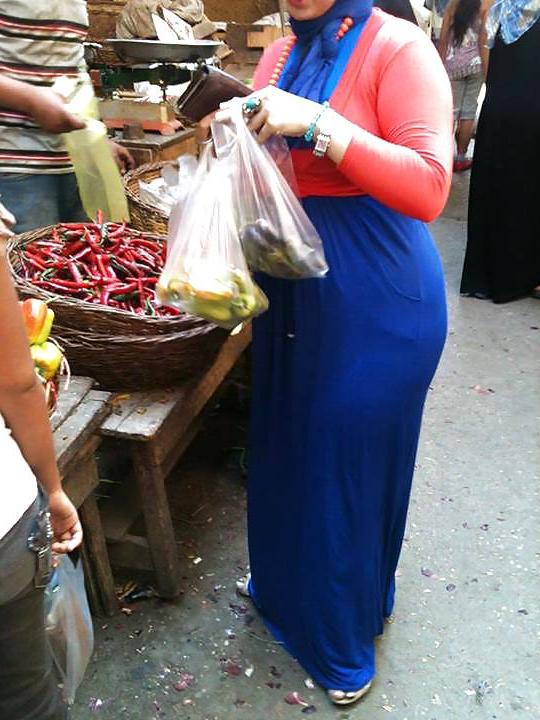 17P Arab booty voyeur