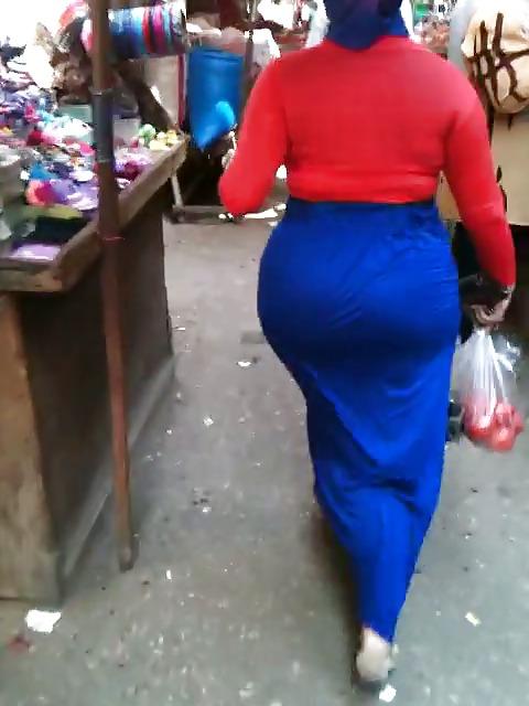 17P Arab booty voyeur