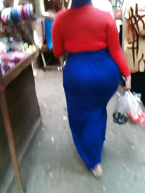 17P Arab booty voyeur