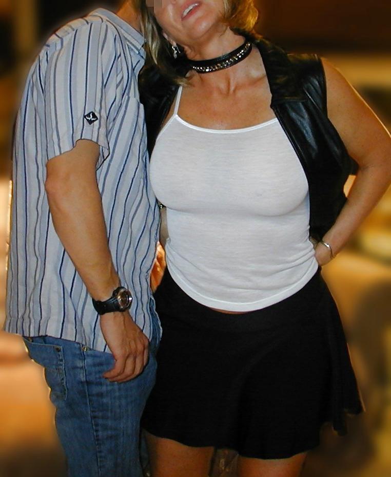 8P My hotwife plays with a sexy young stud