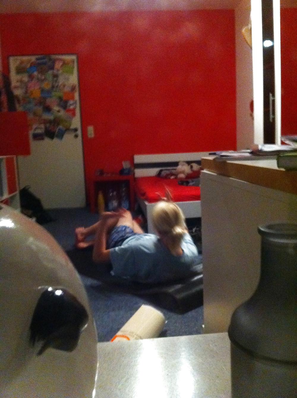 13P Spy throug Window