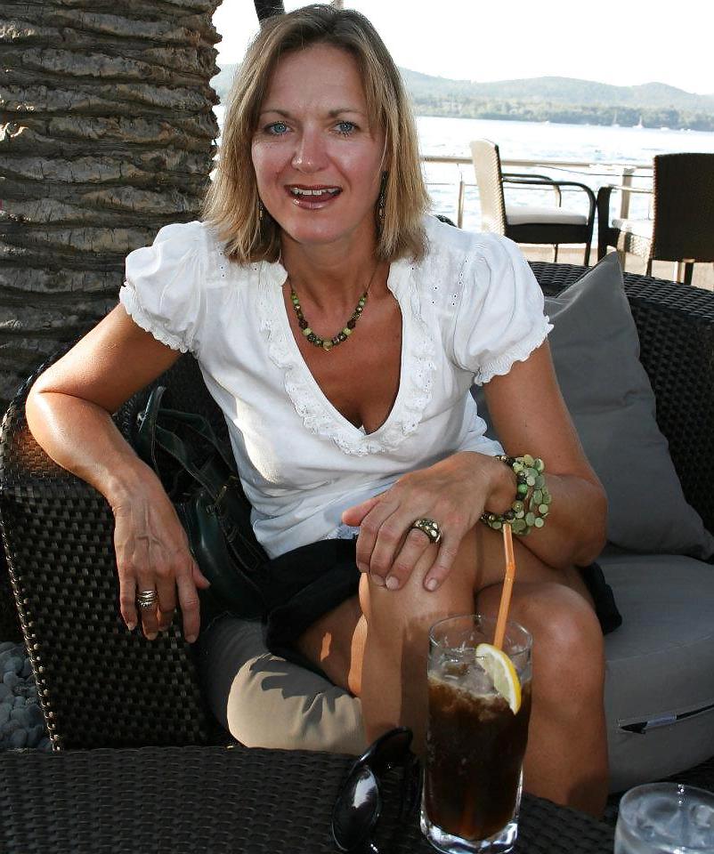 7P Englische MILF in Montenegro