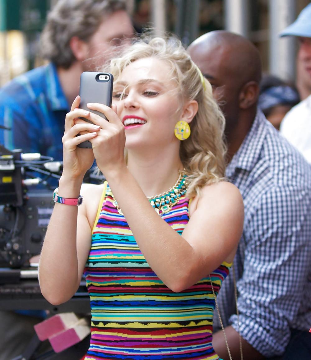 25P AnnaSophia Robb - Booty Inspection!