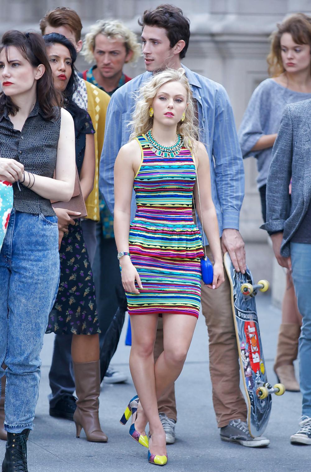 25P AnnaSophia Robb - Booty Inspection!