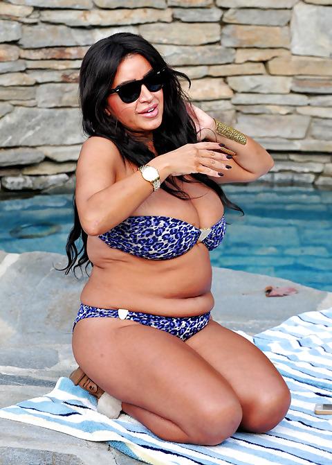 24P Plump mature celeb