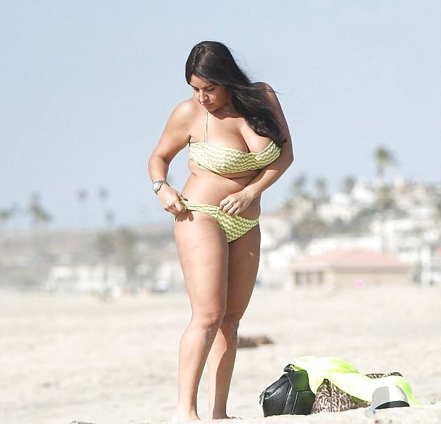 24P Plump mature celeb