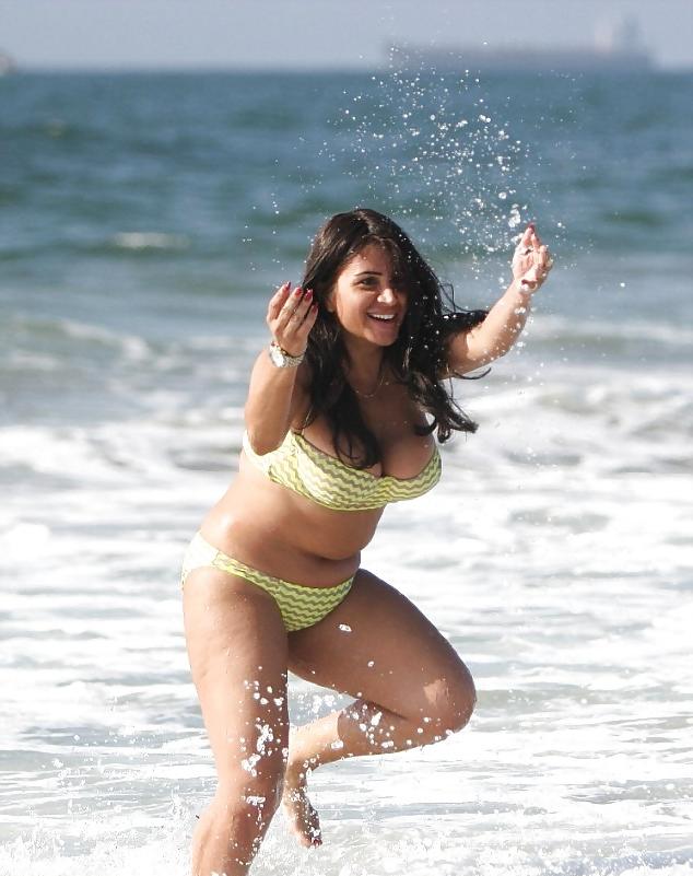 24P Plump mature celeb