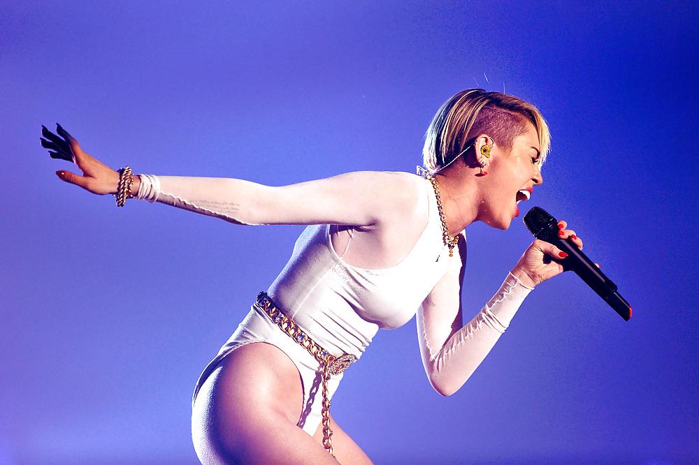 25P Sexy Miley Cyrus MTV EMA in Amsterdam November 2013 