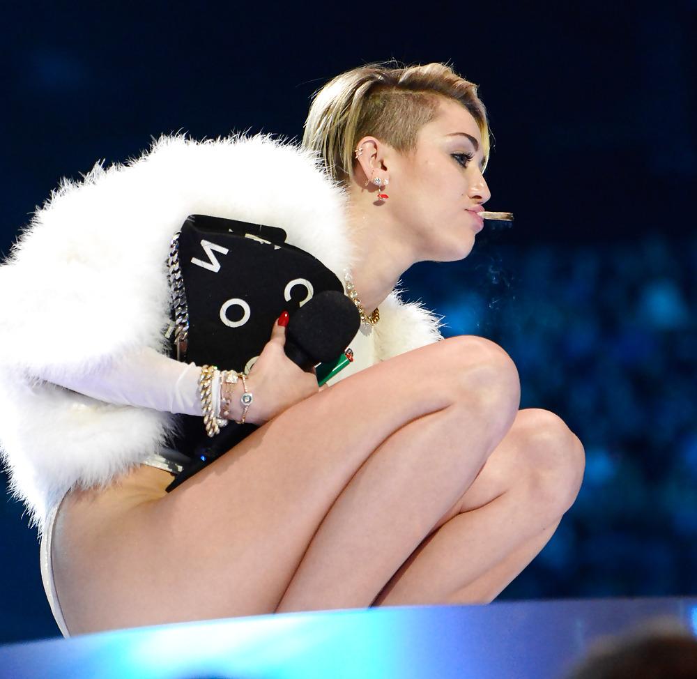 25P Sexy Miley Cyrus MTV EMA in Amsterdam November 2013 