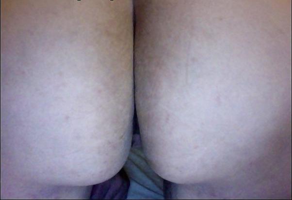 6P Showing ass and big clit