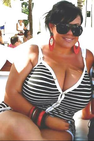 25P Big Boobs in Stripes 