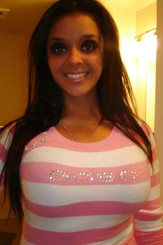 25P Big Boobs in Stripes 