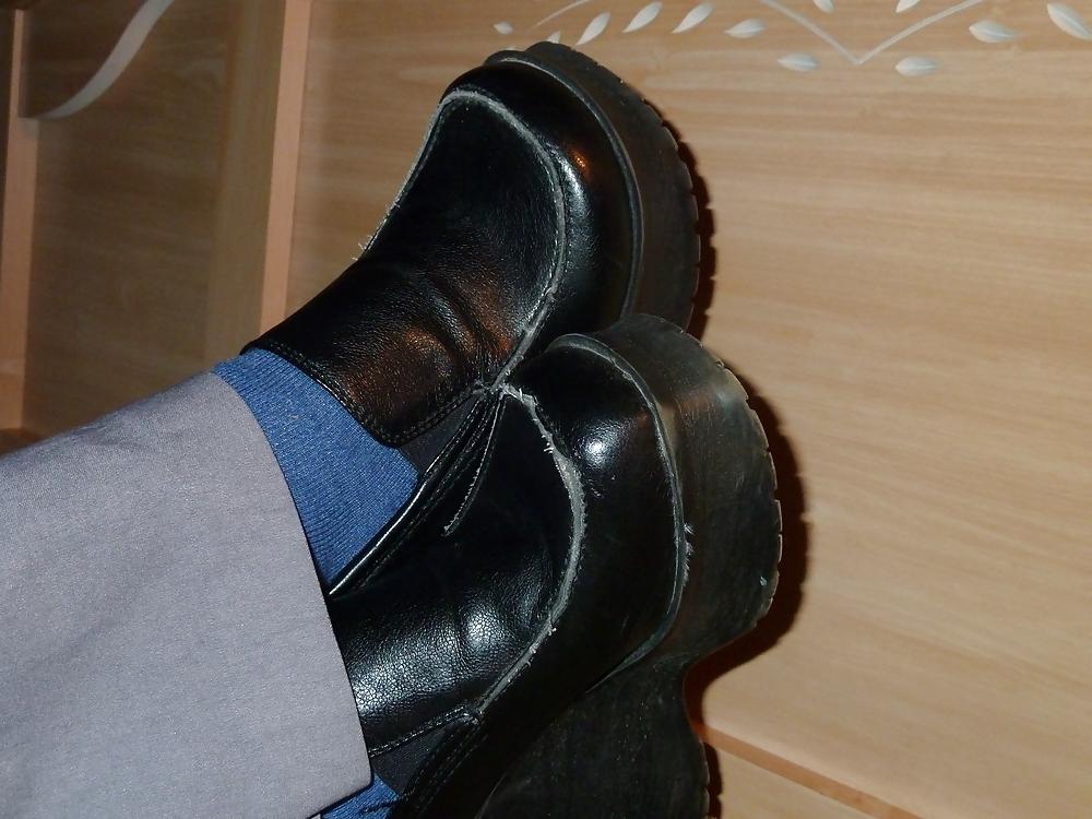 9P Babysitter in wet socks