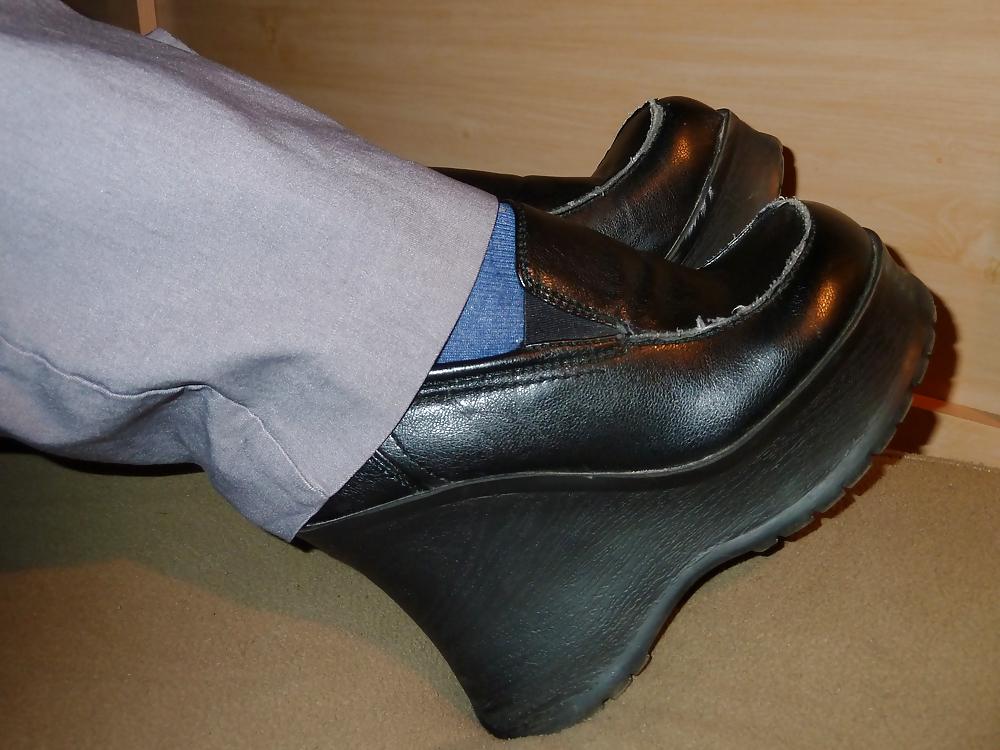 9P Babysitter in wet socks