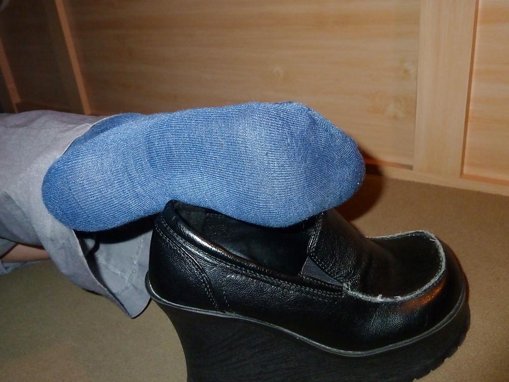 9P Babysitter in wet socks