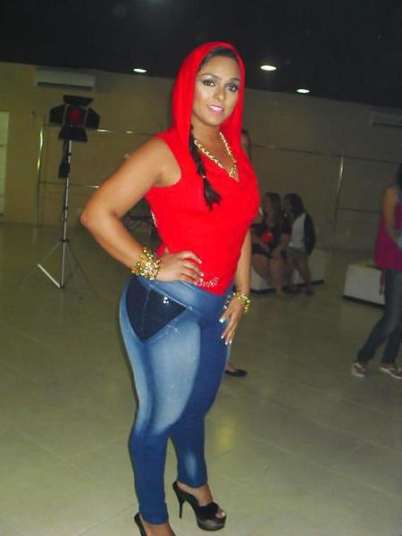 25P Andressa soares Thick booty!