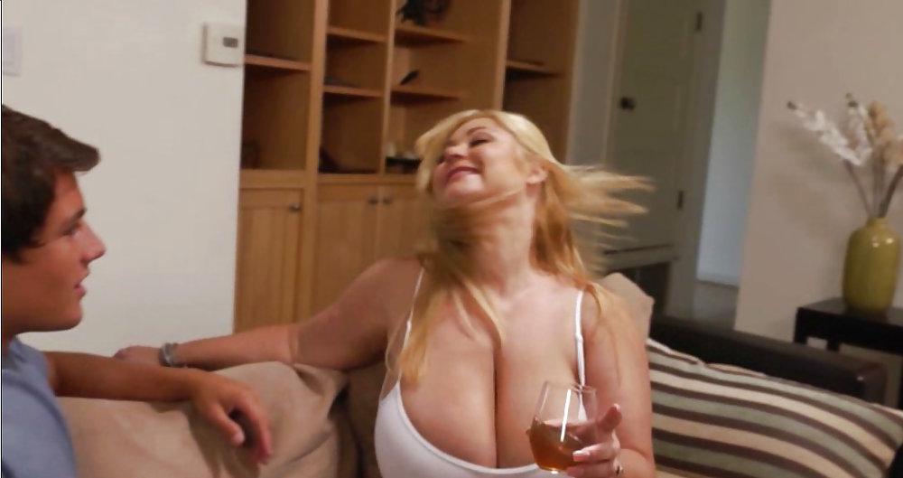 14P Milf 38G - Booty, Suspenders and Sucking !