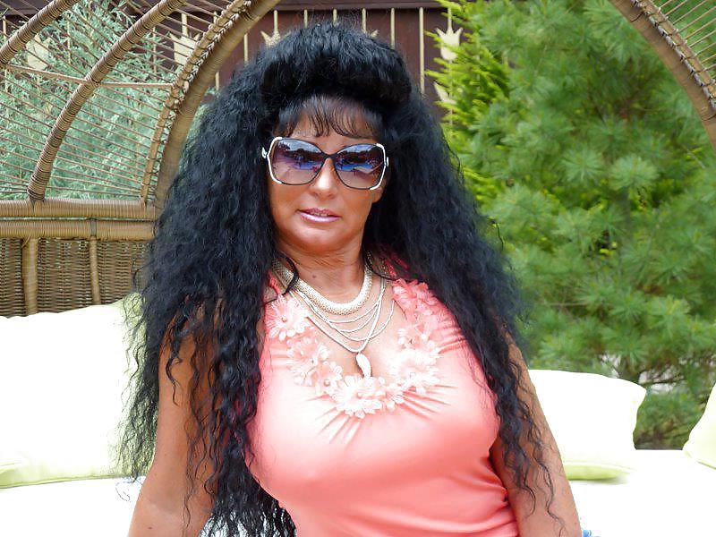 22P Big boobs Milf