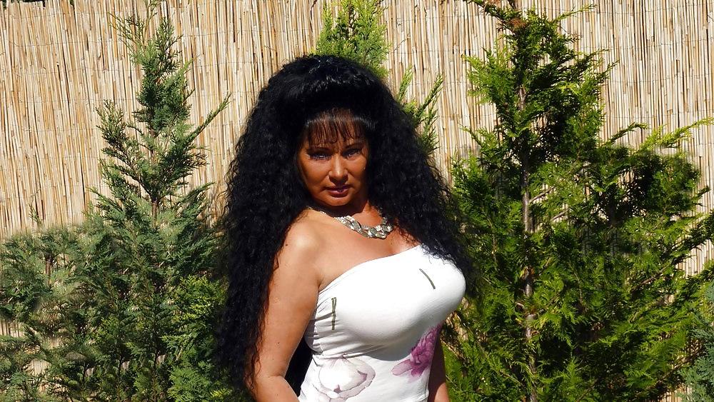 22P Big boobs Milf