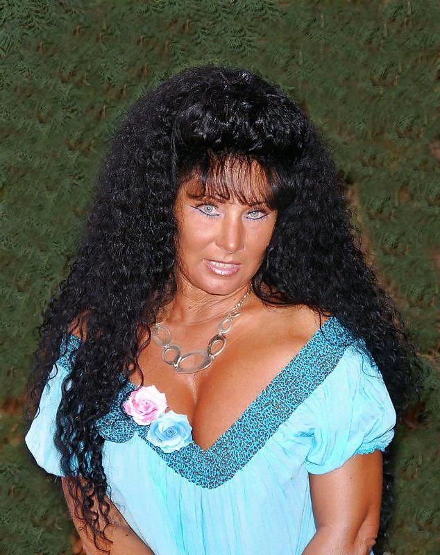 22P Big boobs Milf