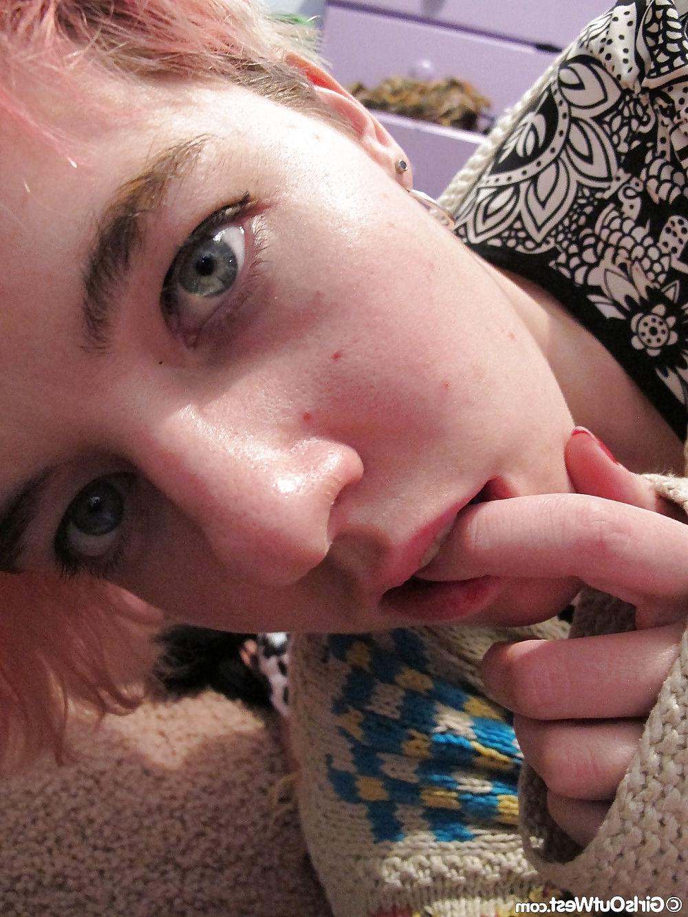 16P Pierced amateur babe Amilie selfshot pics