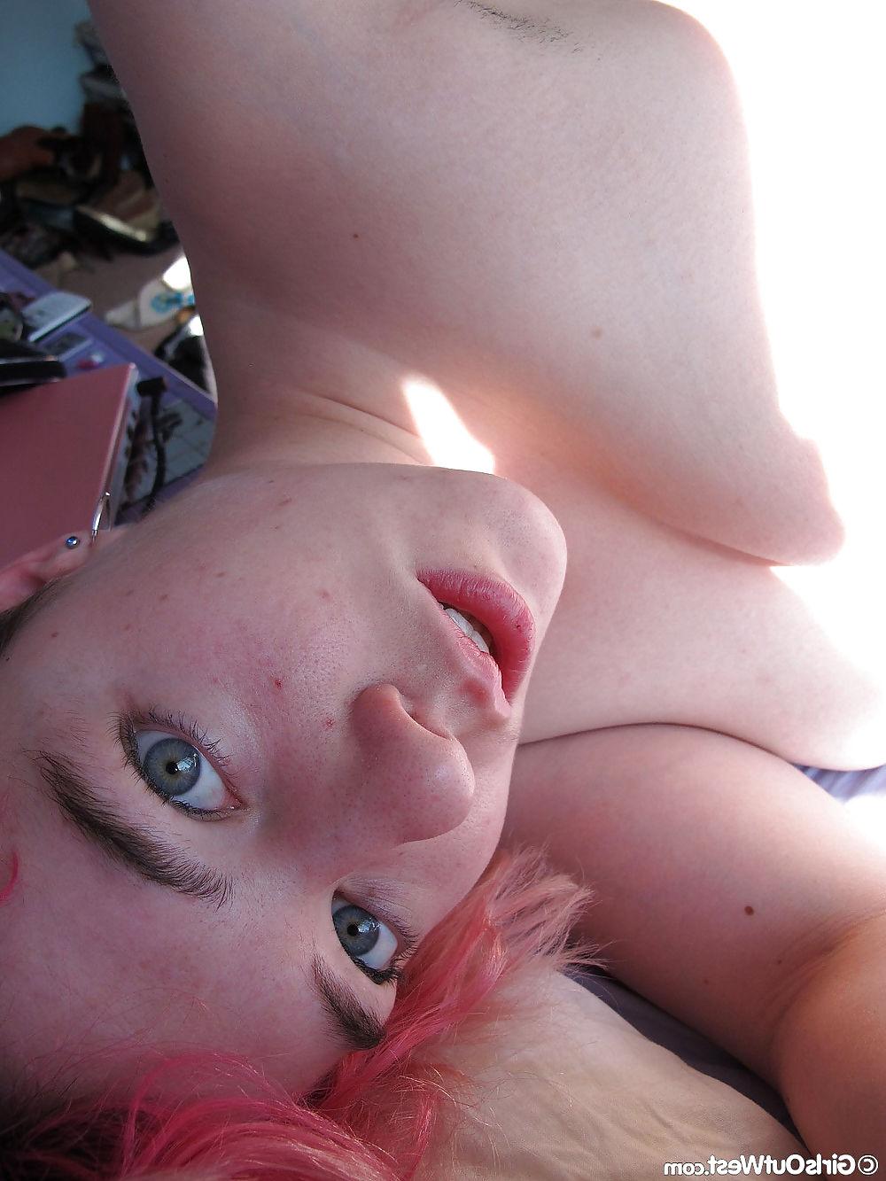 16P Pierced amateur babe Amilie selfshot pics
