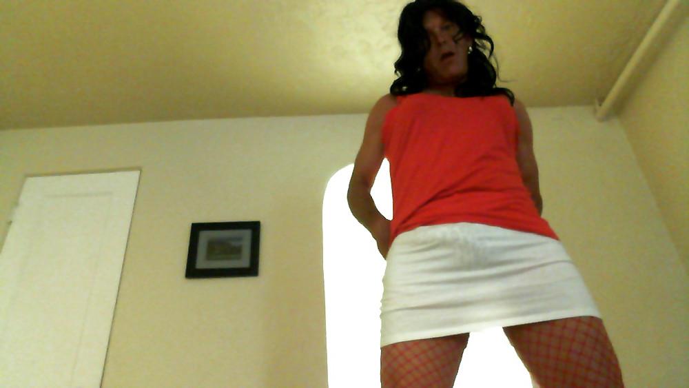 10P Crossdresser Lisa Love   Red heels fishnets