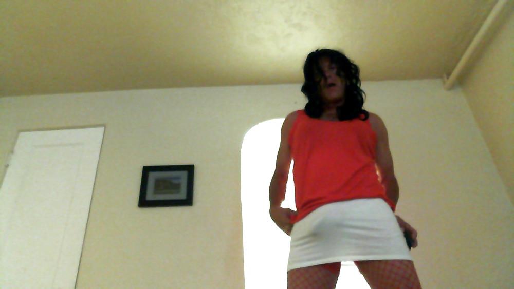 10P Crossdresser Lisa Love   Red heels fishnets