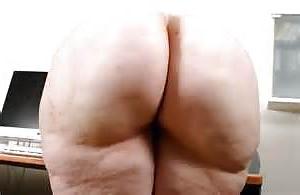 13P Big booty moms 