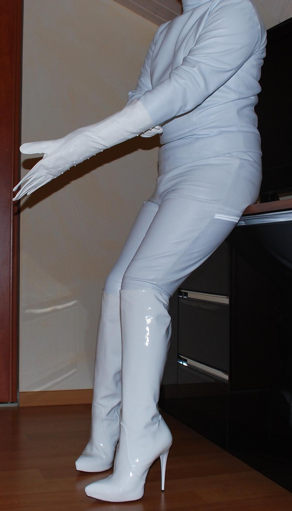 4P White boots