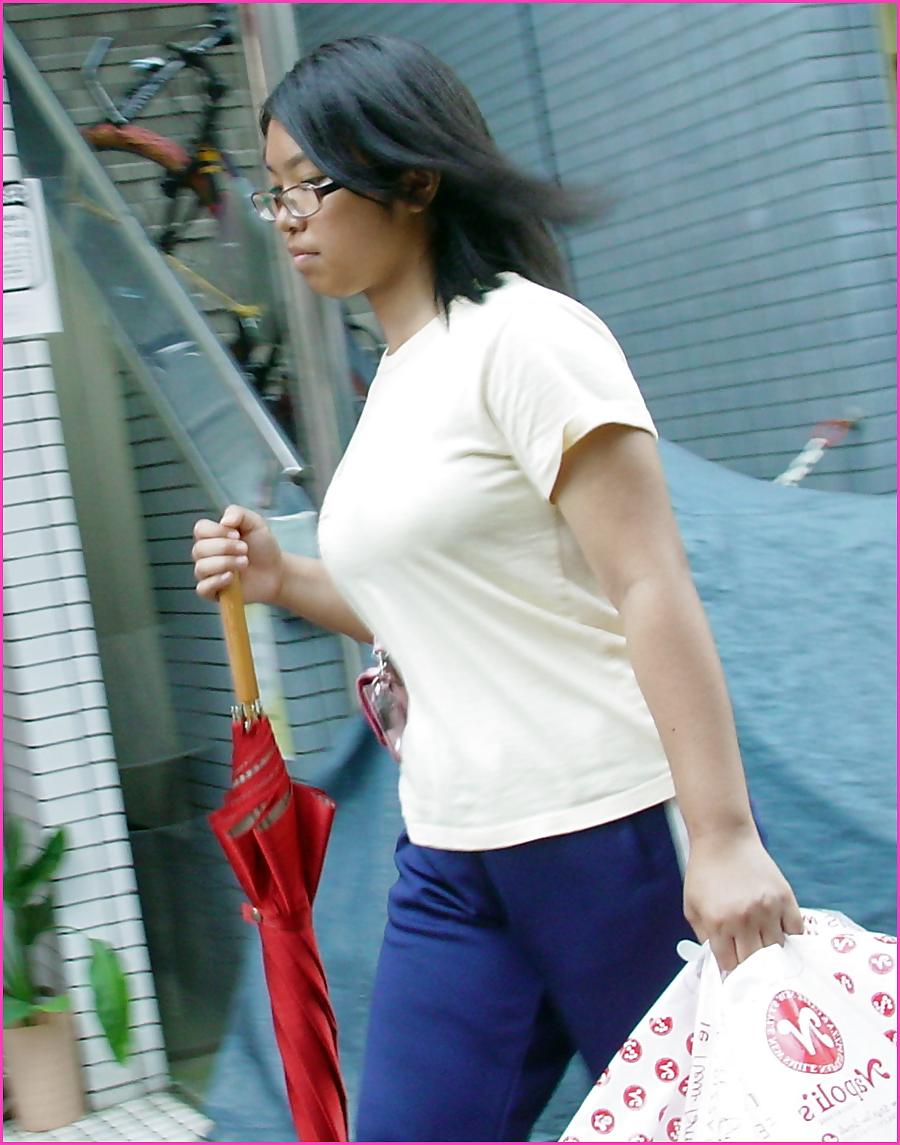 12P Various Japanese Girls on the Street pt4